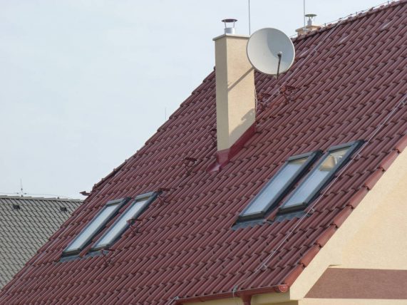 Keramická strešná krytina Röben monza plus gaštanová glazúra - realizácia strechy