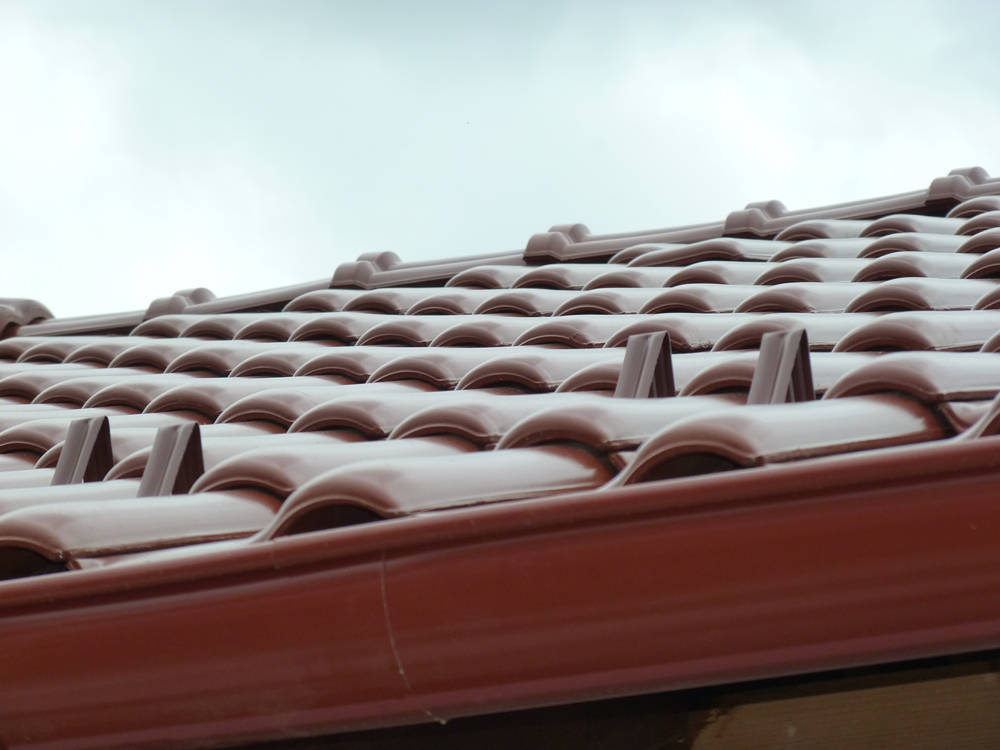 Keramická strešná krytina Röben monza plus gaštanová glazúra - realizácia strechy detail - snehové háky