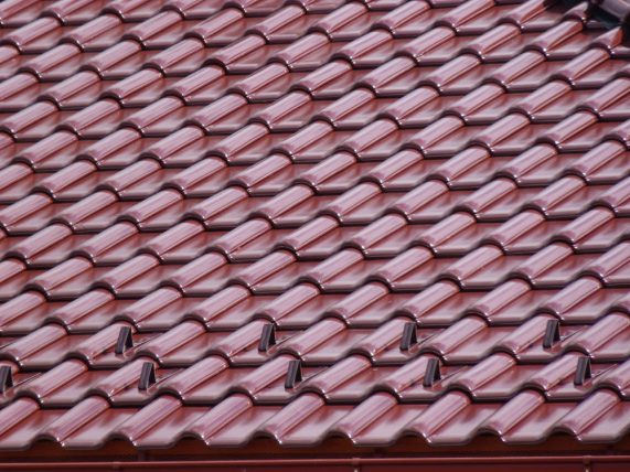 Keramická strešná krytina Röben monza plustrentino glazúra - realizácia strechy - detail