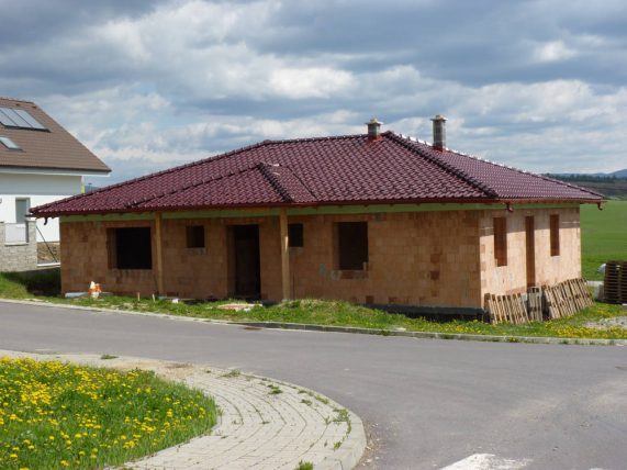 Keramická strešná krytina Röben monza plustrentino glazúra - realizácia strechy
