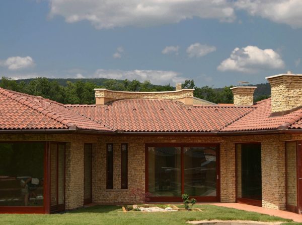Betónová škridla Terran Coppo antická červená - realizácia strechy