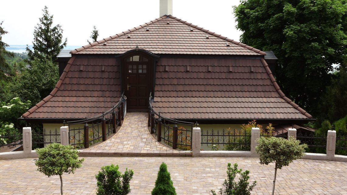 Strecha domu s betónovou strešnou krytinou Terran Rundo