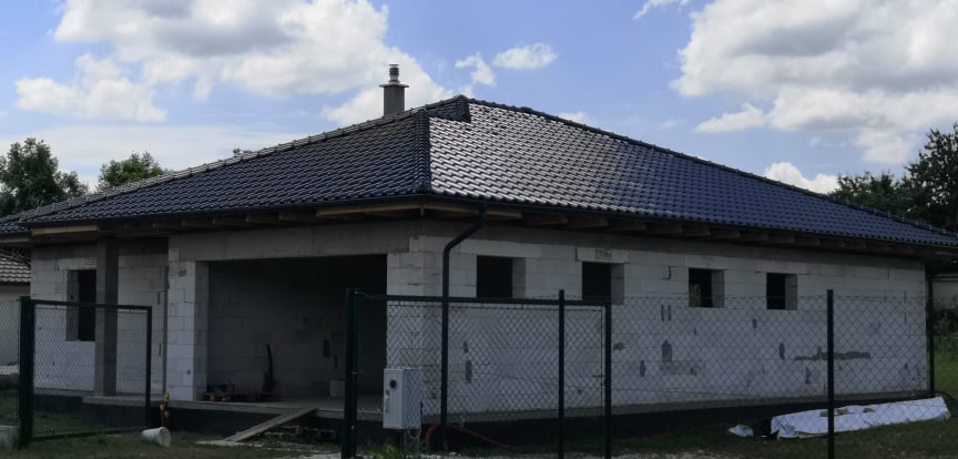 Realizácia strechy s keramickou škridlou Röben Monza plus grafit