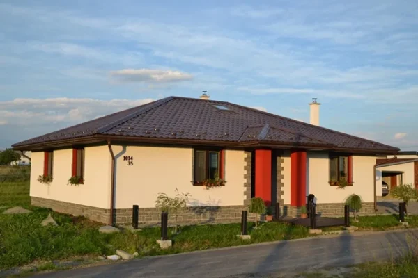 Šikmá strecha s plechovou strešnou krytinou ROVA Mega