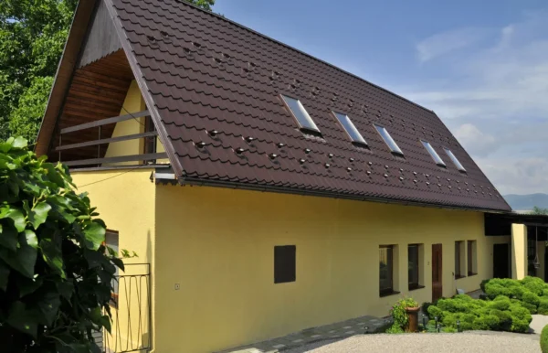 Šikmá strecha s plechovou krytinou ROVA Profil