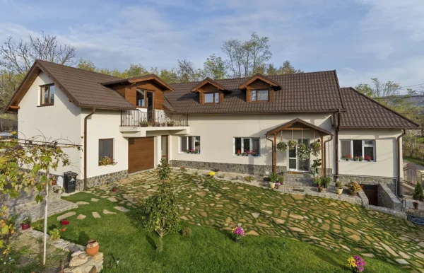 Realizácia strechy s maloformátovou plechovou strešnou krytinou Rova Roca